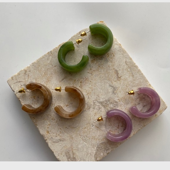 5/$35 🌙 Minimalist Jade Amethyst Citrine Tone Acrylic Huggie Hoop Earrings |NWT - Picture 16 of 17